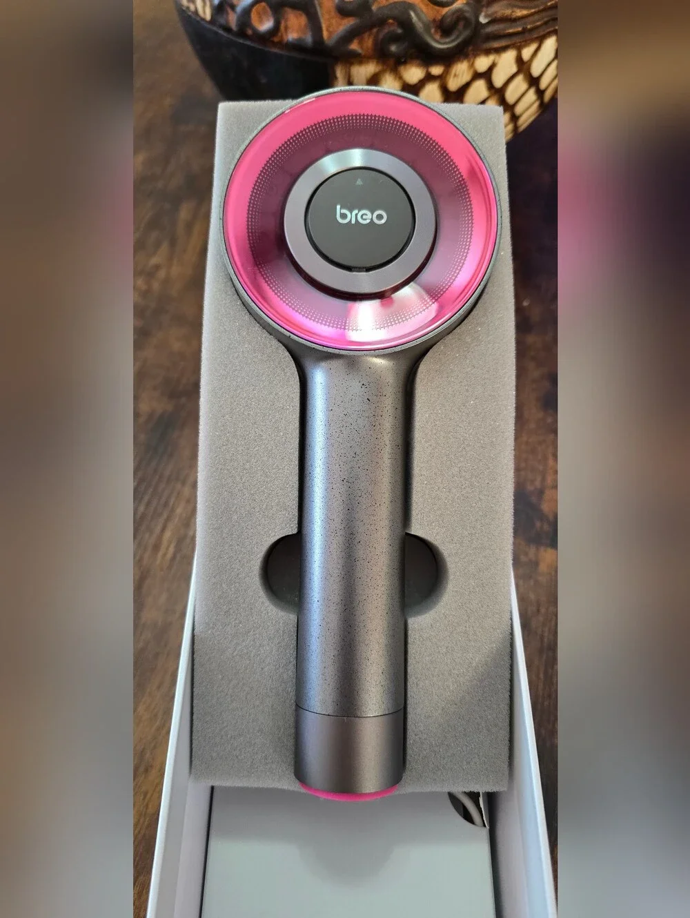 Breo Handheld Scalp 3 Massager - Gray with Pink Accents